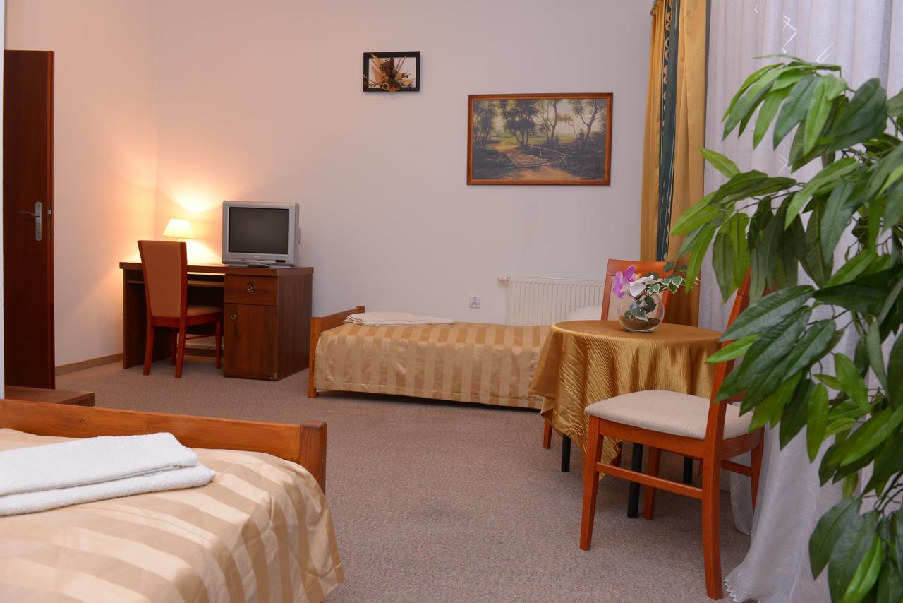 Hotel Pod Debami Terespol Exterior photo