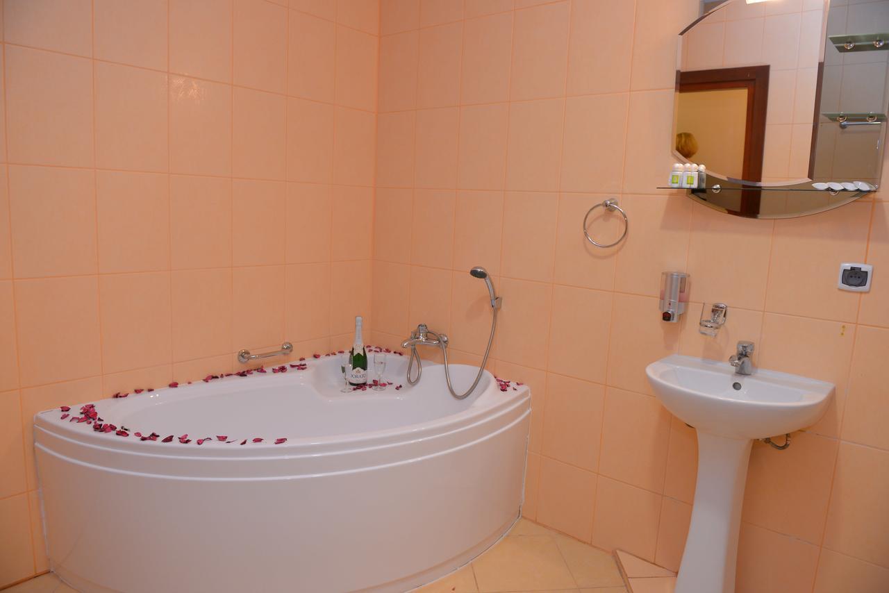 Hotel Pod Debami Terespol Exterior photo